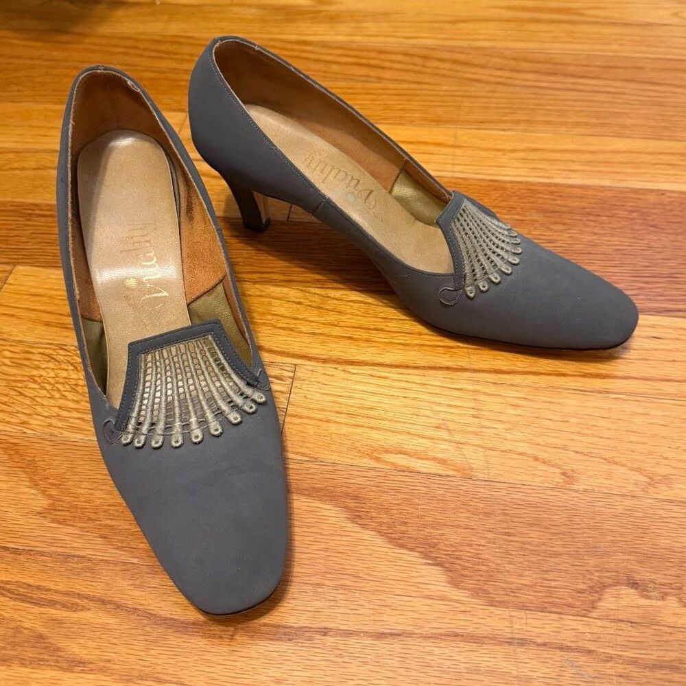 Vintage 1960s Vitality Grey Kitten Heels Guipure Lace Vamp Mid Century Pumps 8.5